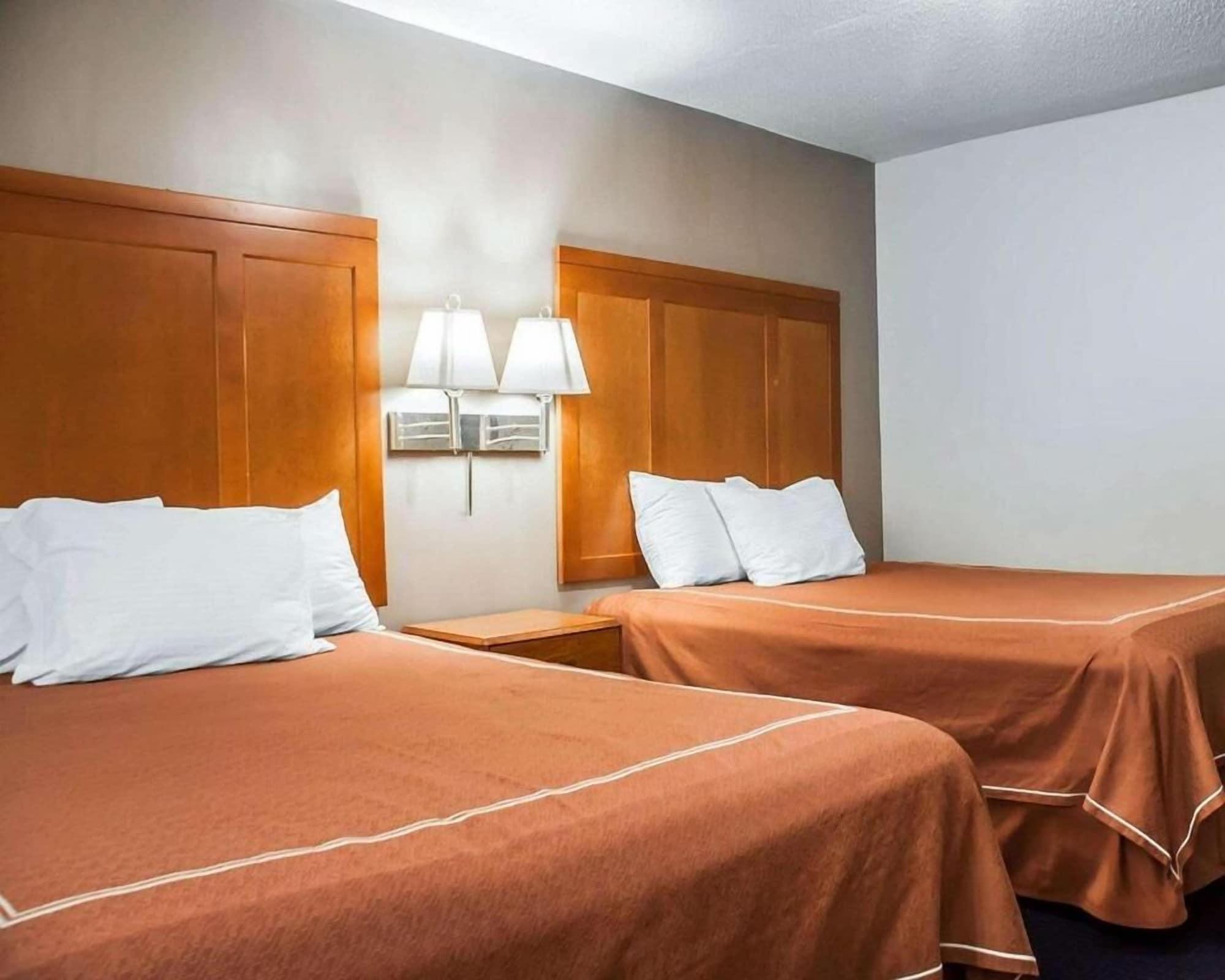 Castle Inn & Suites ไนแอการาฟอลส์ ภายนอก รูปภาพ