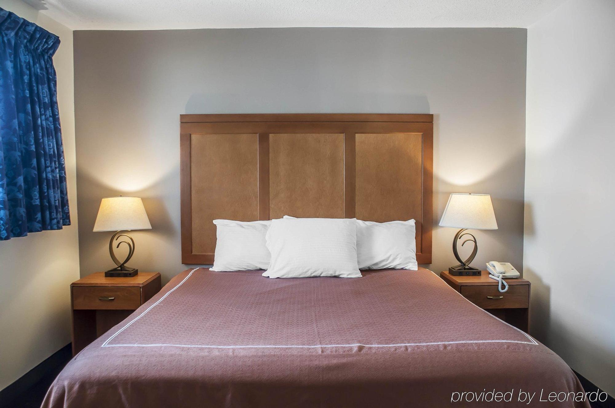 Castle Inn & Suites ไนแอการาฟอลส์ ภายนอก รูปภาพ