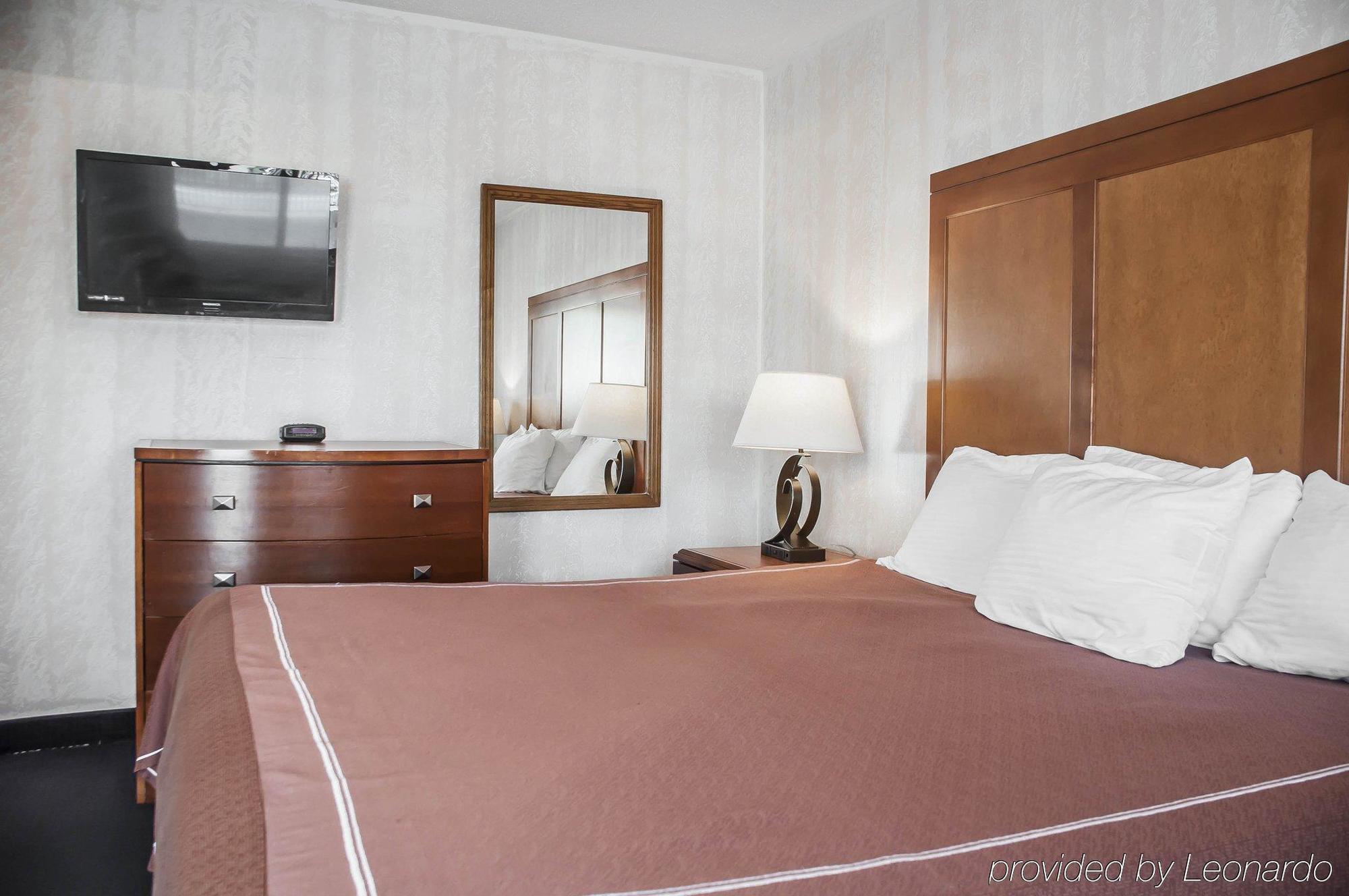 Castle Inn & Suites ไนแอการาฟอลส์ ภายนอก รูปภาพ