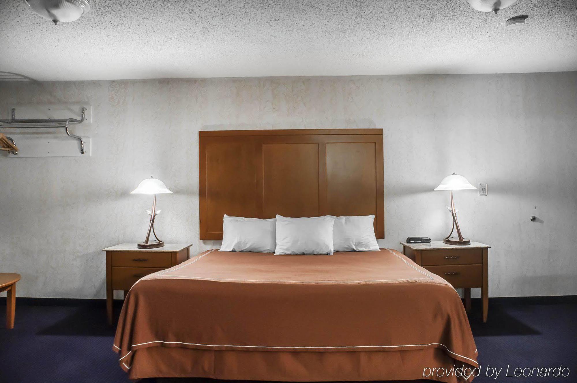 Castle Inn & Suites ไนแอการาฟอลส์ ภายนอก รูปภาพ