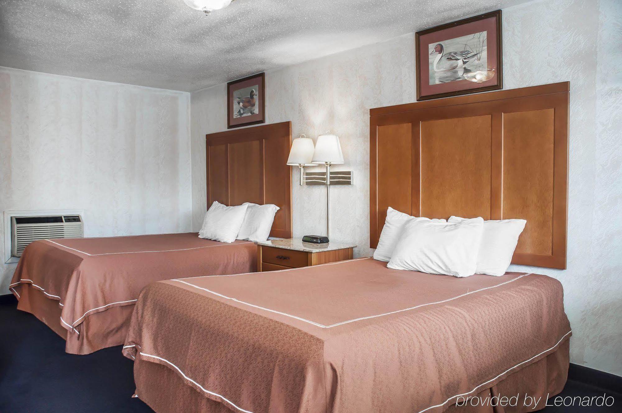 Castle Inn & Suites ไนแอการาฟอลส์ ภายนอก รูปภาพ