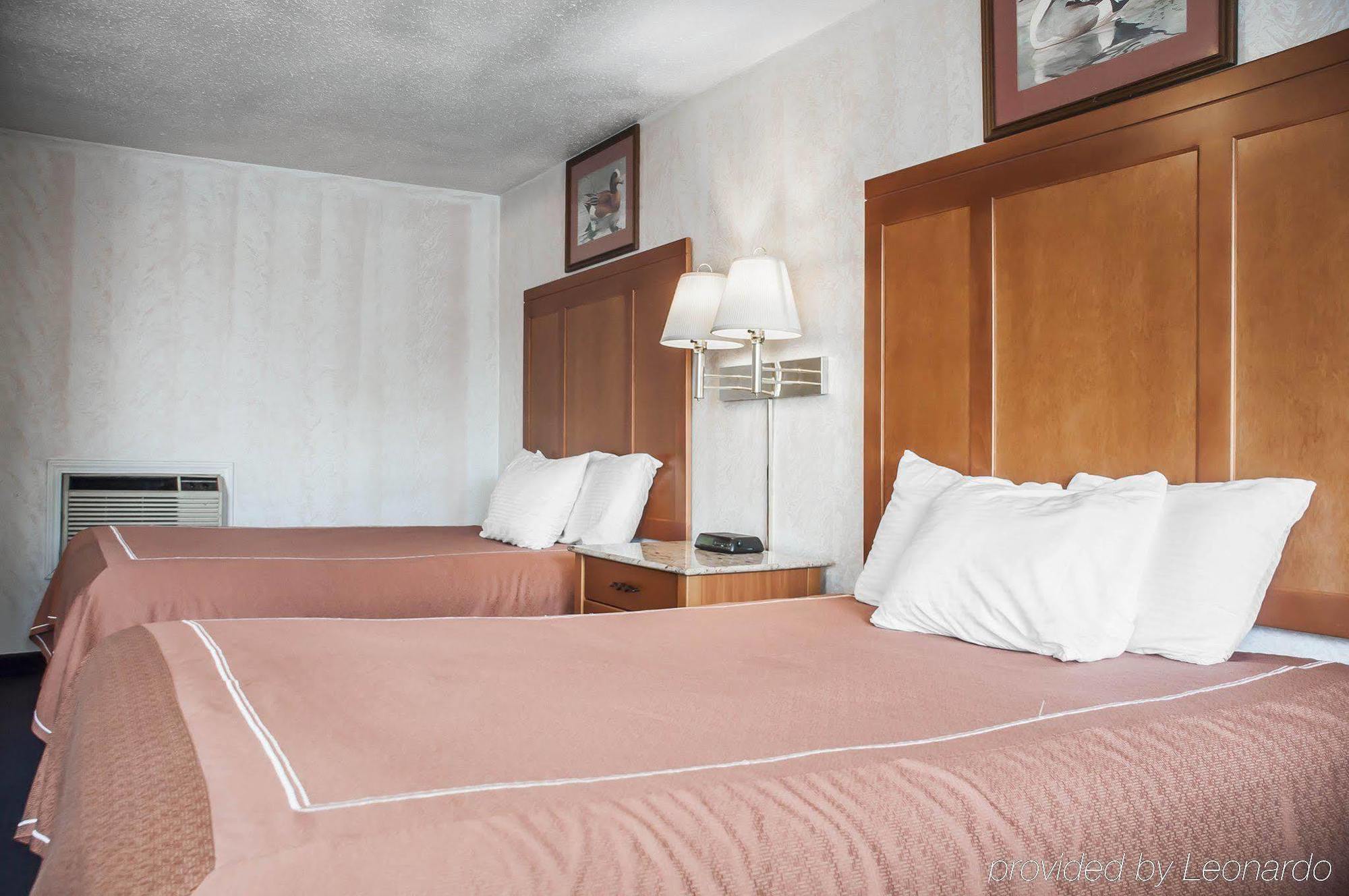 Castle Inn & Suites ไนแอการาฟอลส์ ภายนอก รูปภาพ