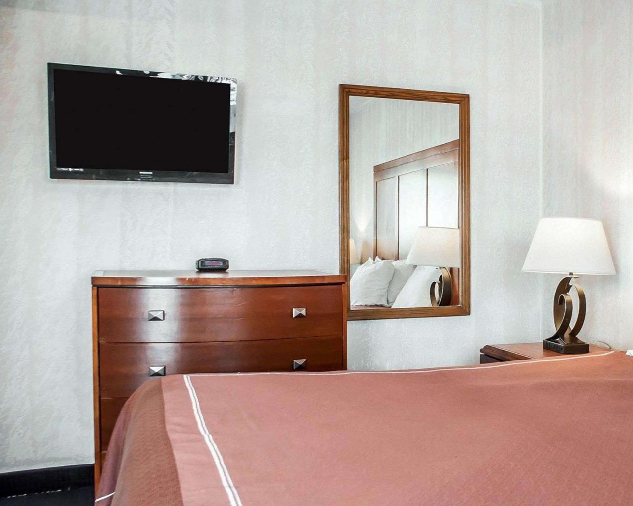 Castle Inn & Suites ไนแอการาฟอลส์ ภายนอก รูปภาพ
